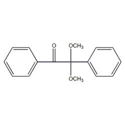 2,2-Dimethoxy-2-phenylacetophenone