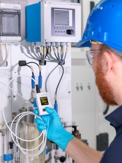 Multiparameter handheld Liquiline Mobile CML18 Potentiometric