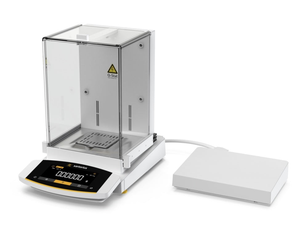 Sartorius Cubis II MCE - essential - with LCD display and weighing module capacity/readability  220g/0.01mg. Manual draft shield . Registration S00.